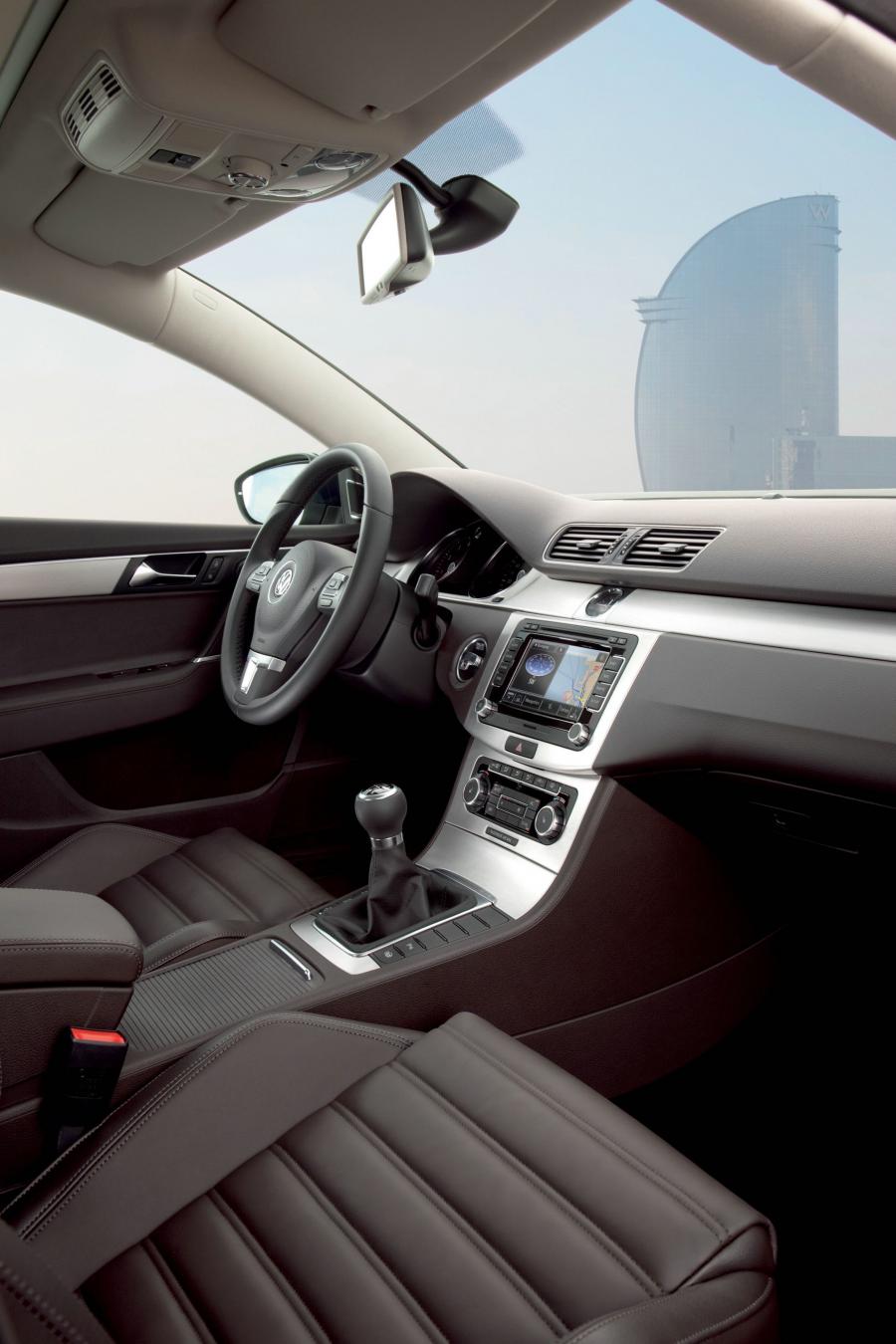  Volkswagen Passat Variant 2010 года  (фото 19 из 31)